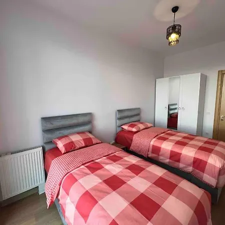 Cozy Homes - 2 & 1 Living Apartment