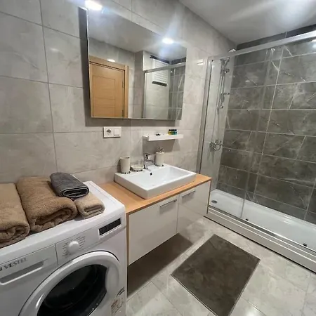 Cozy Homes - 2 & 1 Living 아파트